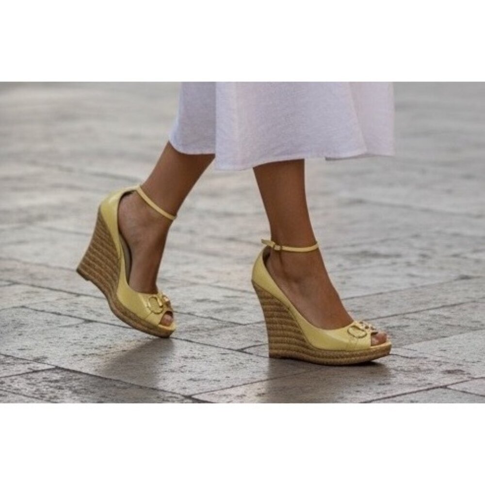 Gucci Horse-bit Patent Leather Ankle Strap Wedges in Pastel Yellow Size 8 1/2 - Picture 2 of 10